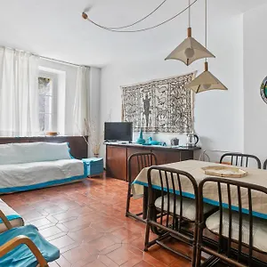 camogli-bright-apartment-with-parking.hotelitalianriviera.com/